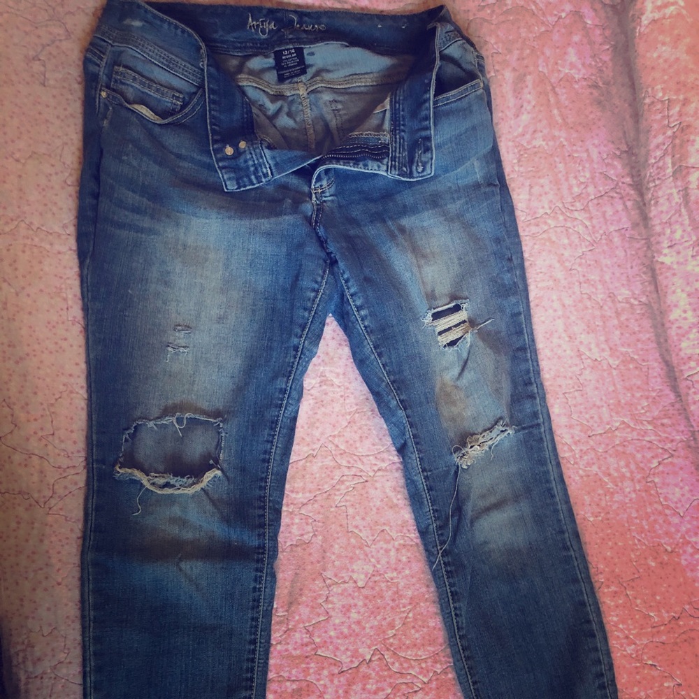Distresses Boyfriend Style Jeans with Raw Hem.